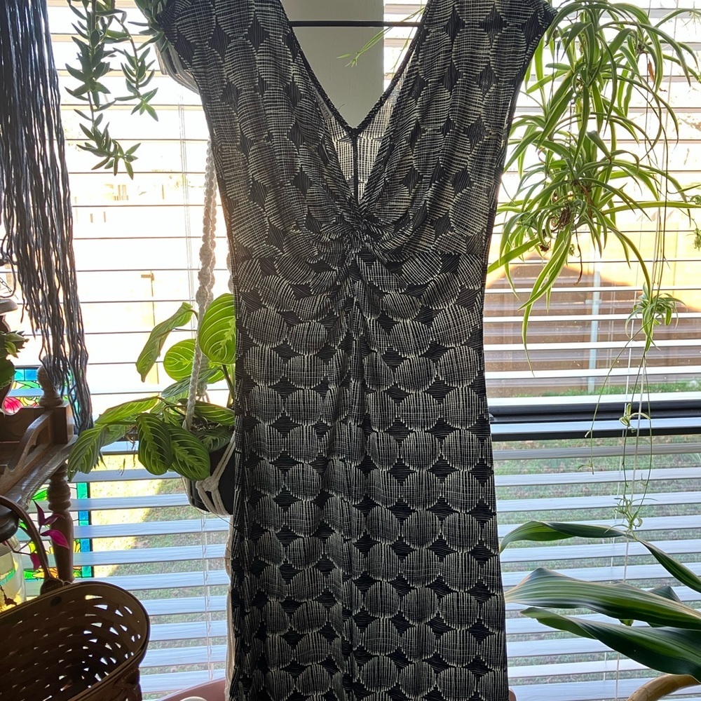 Elegant Black and White Geometric Dress